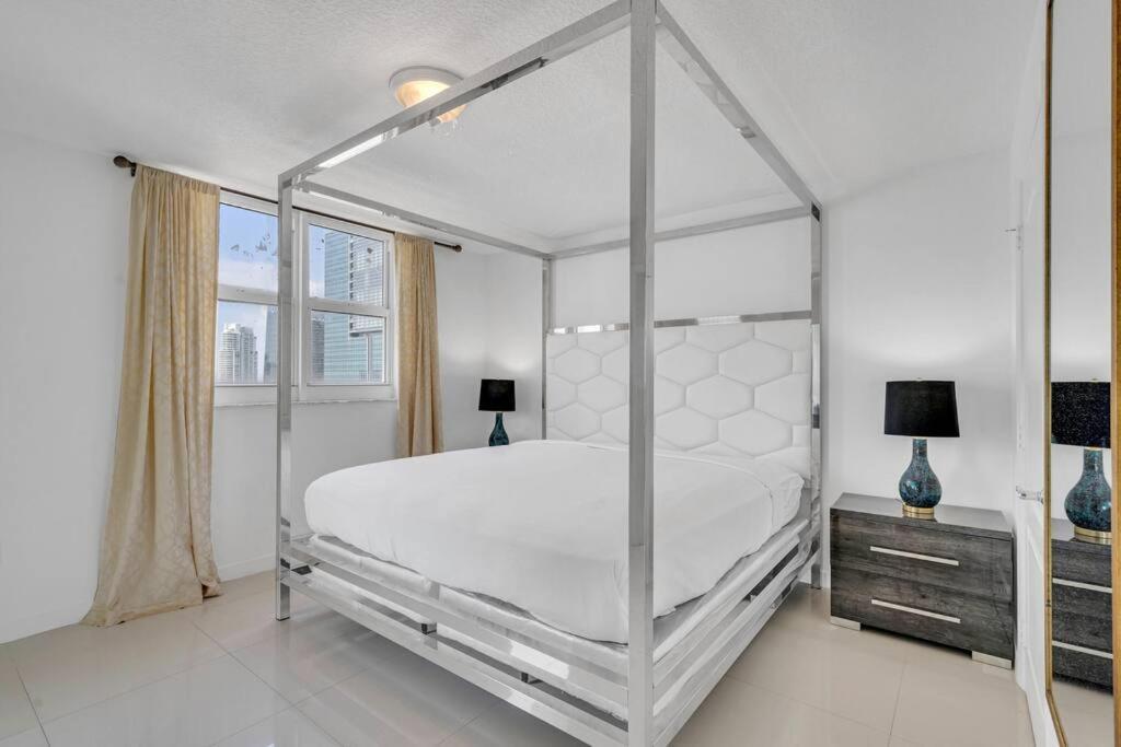 Apartmán Luxurious Private Unit With Parking Miami Exteriér fotografie