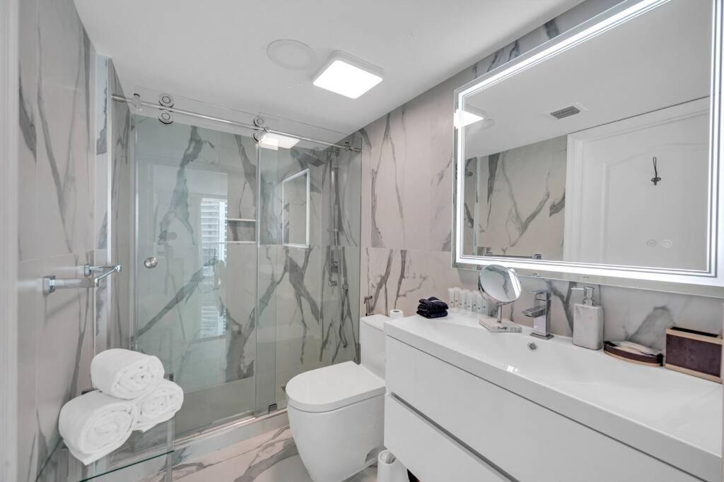 Apartmán Luxurious Private Unit With Parking Miami Exteriér fotografie