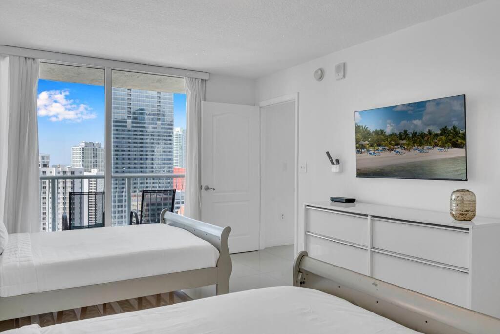 Apartmán Luxurious Private Unit With Parking Miami Exteriér fotografie