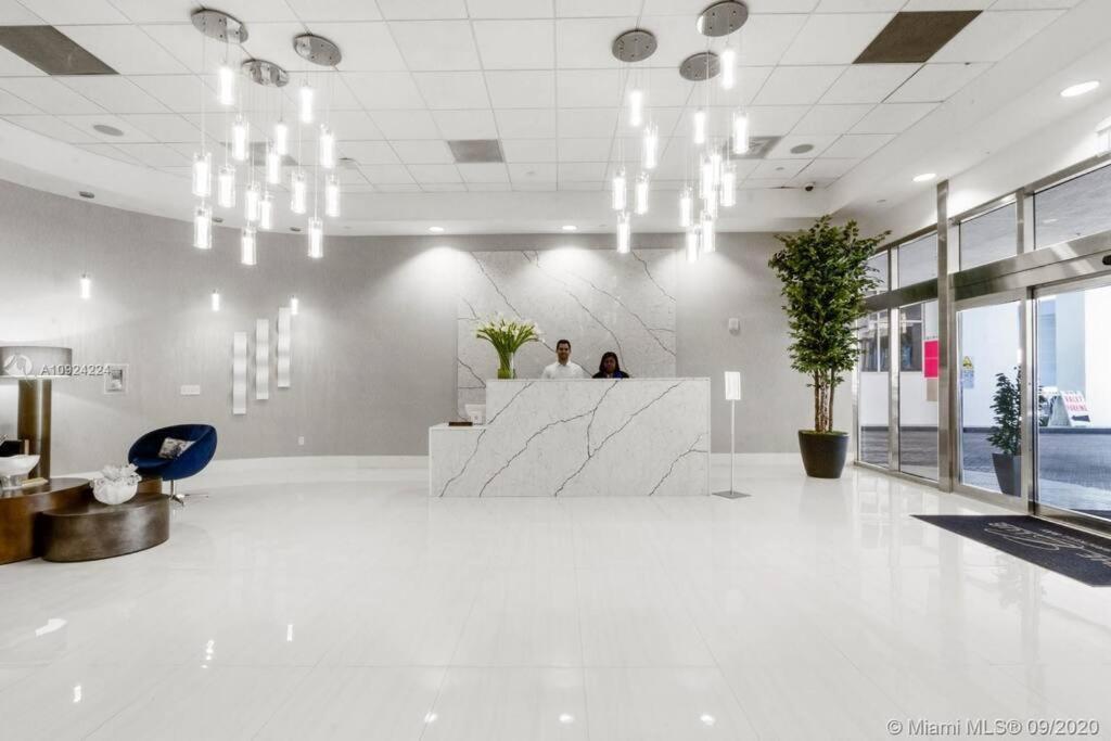 Apartmán Luxurious Private Unit With Parking Miami Exteriér fotografie