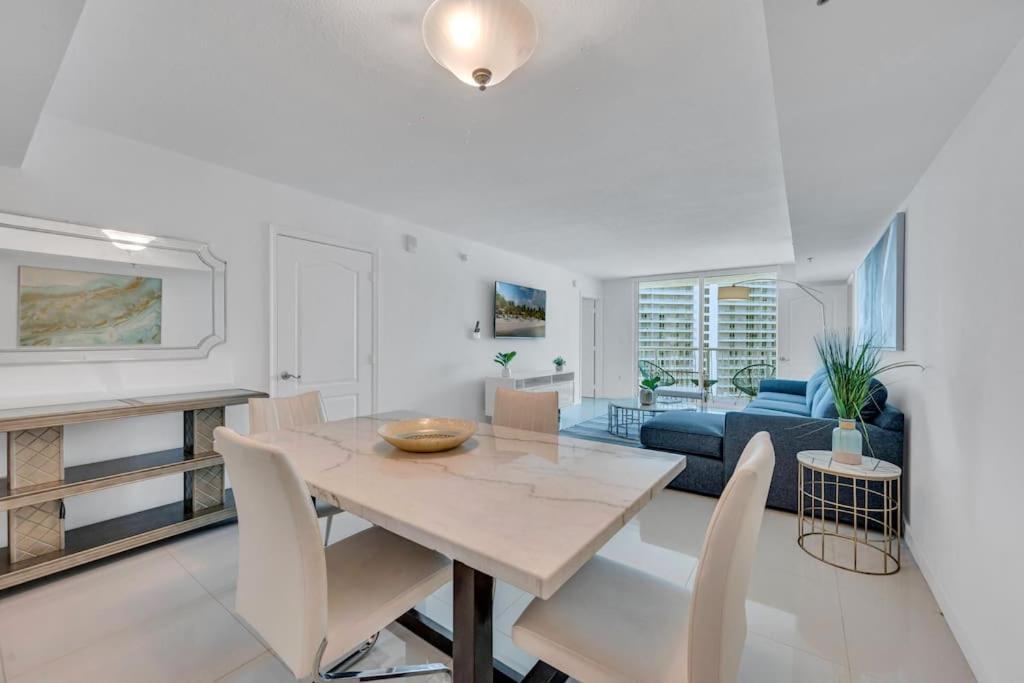 Apartmán Luxurious Private Unit With Parking Miami Exteriér fotografie